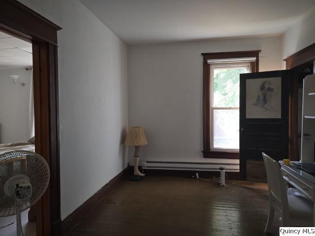 102 Center Street Augusta, IL 62311 - Photo 6 of 31 a room with a window