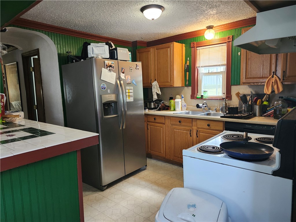 17 6th Avenue Woonsocket, RI 02895 - Photo 2 of 8 Gallery Image 2