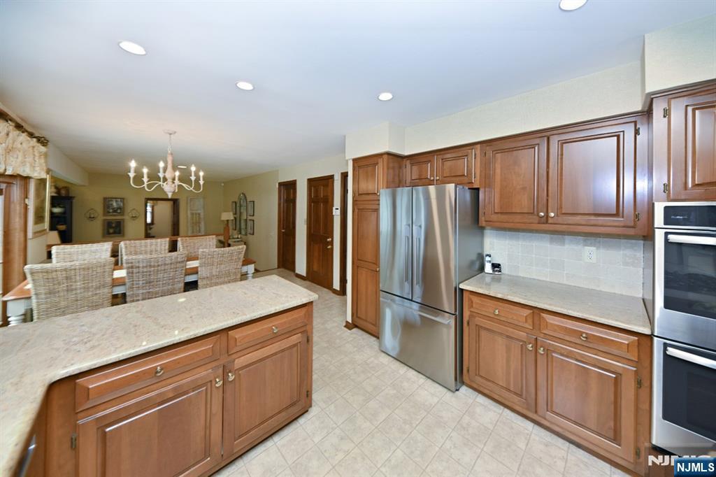250 Meadowbrook Road Wyckoff, NJ 07481 - Photo 10 of 33 Gallery Image 10