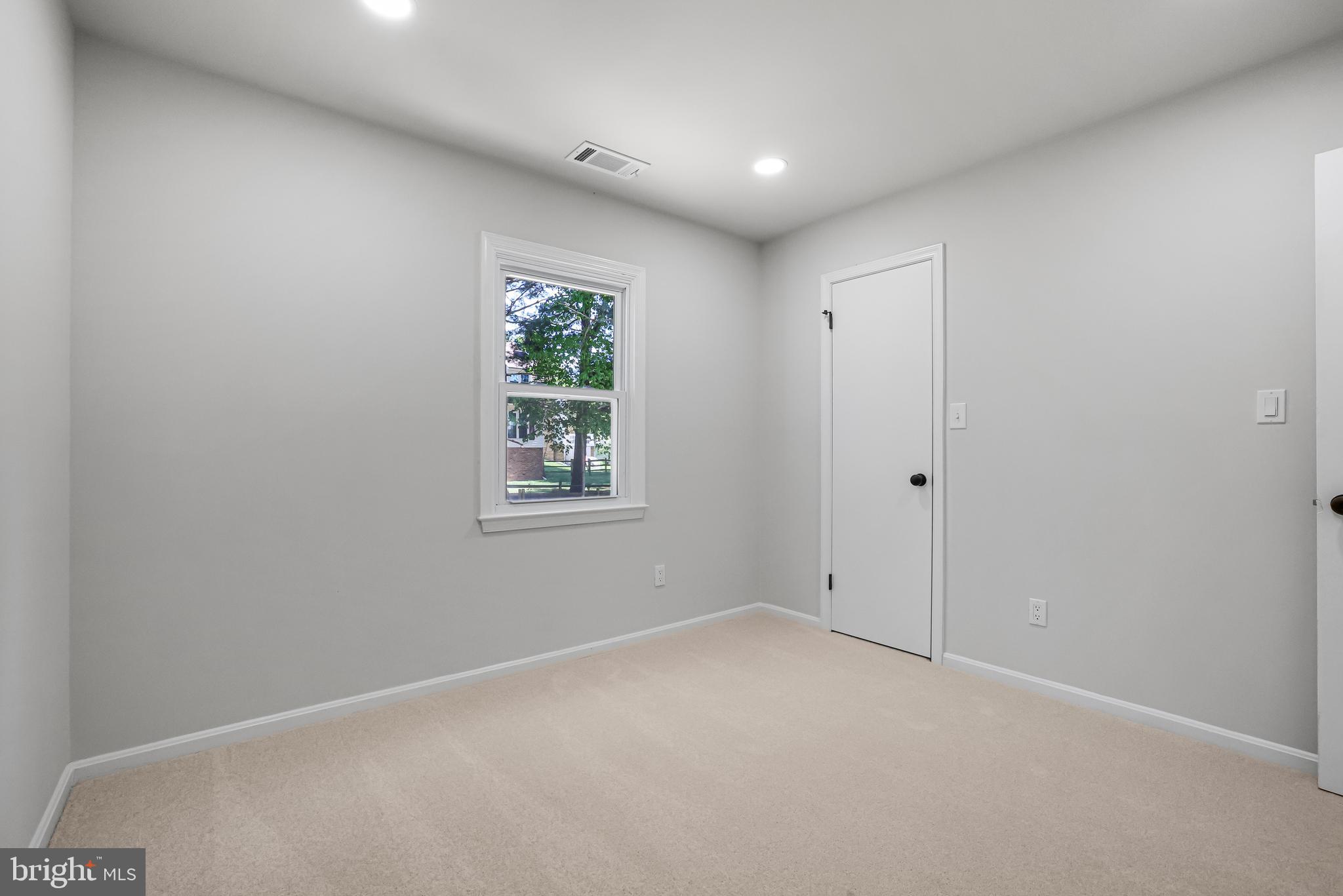 9933 Dellcastle Road Gaithersburg, MD 20886 - Photo 59 of 77 Gallery Image 59
