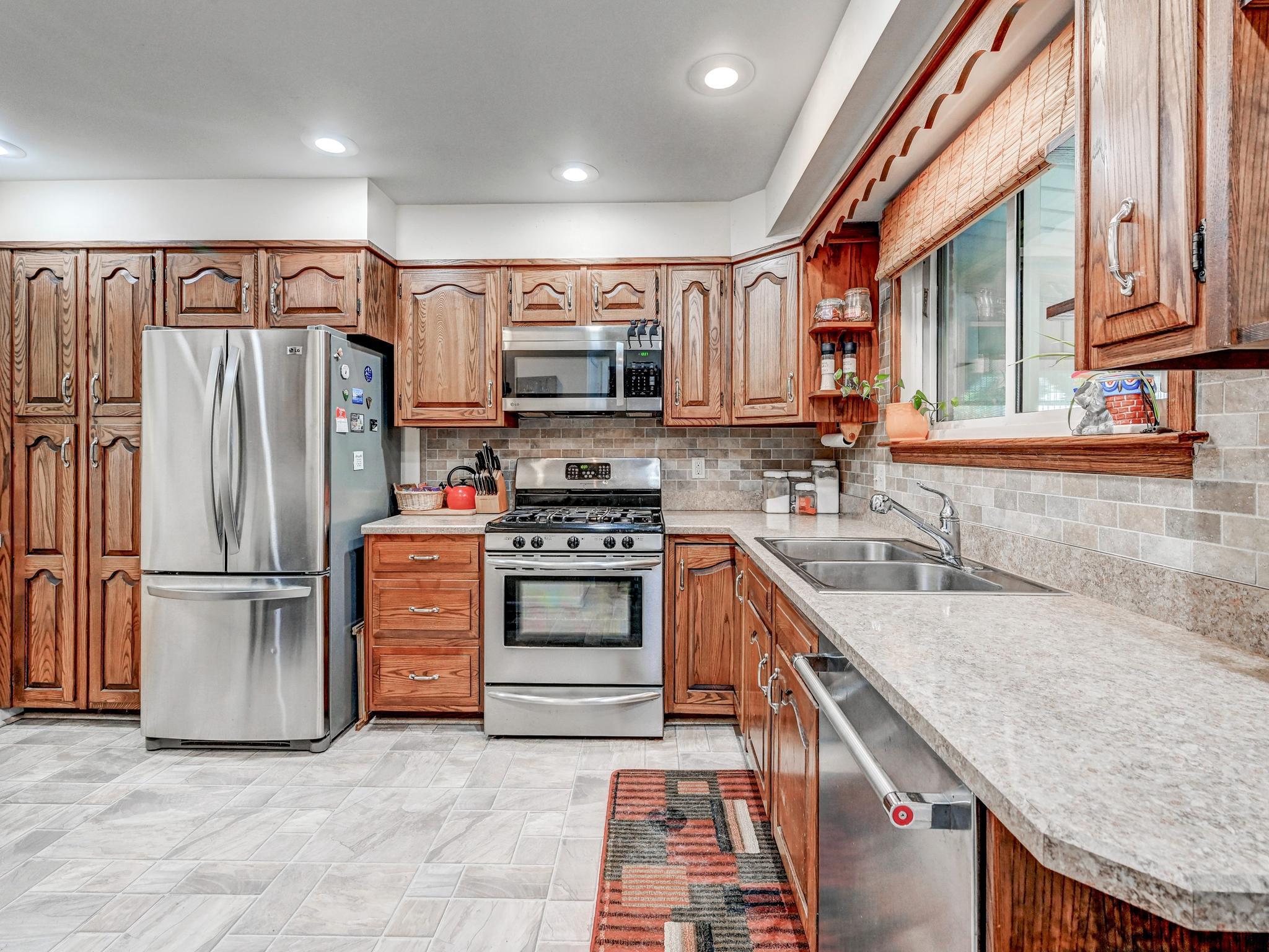 8416 Avery Road Rosedale, MD 21237 - Photo 15 of 35 Four Burner Gas Stove + Griddle