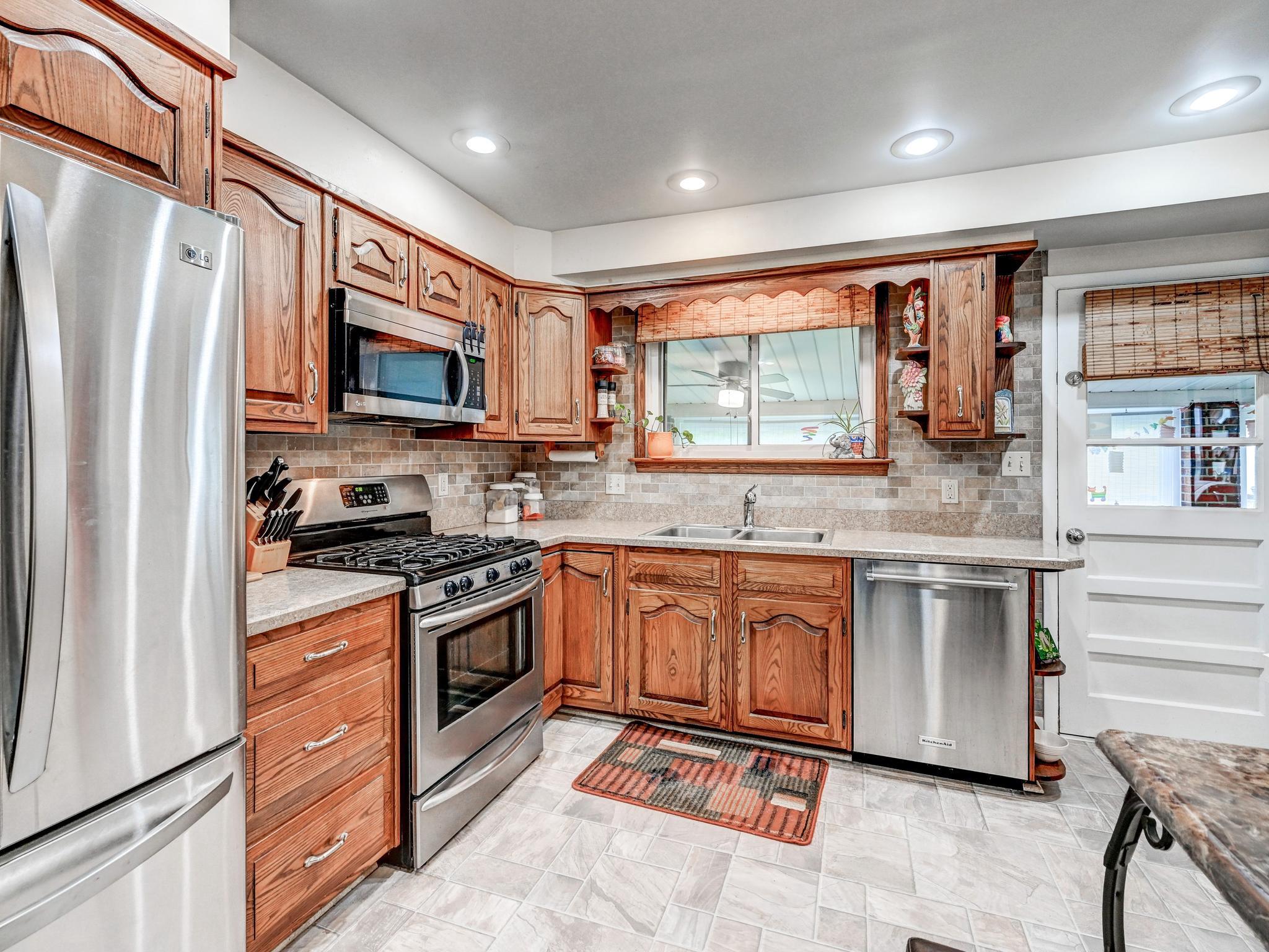 8416 Avery Road Rosedale, MD 21237 - Photo 16 of 35 Stainless Steel Appliances, New Garbage Disposal
