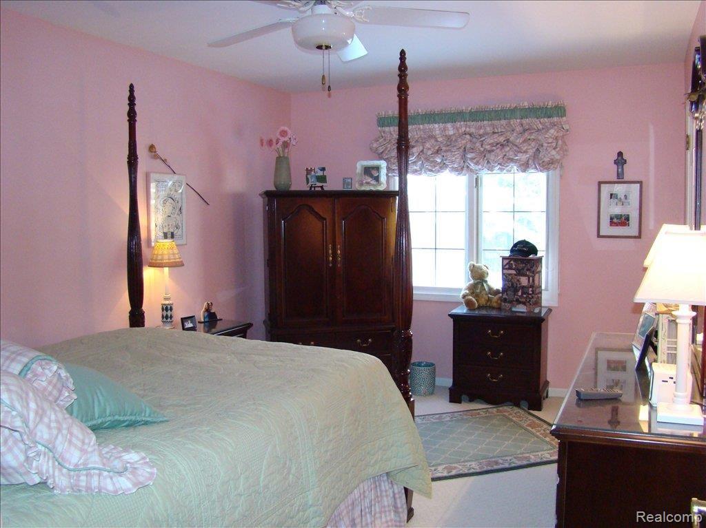 123 Manor Road Bloomfield Hills, MI 48304 - Photo 15 of 19 Wonderfully Decorated