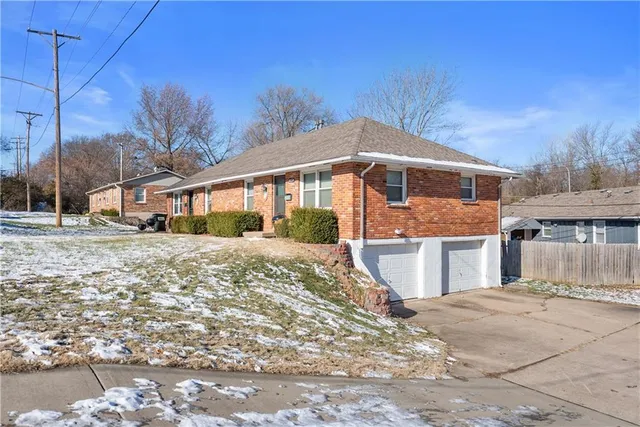 $345,000 | 13598 East 39th & 13600 Court, Independence, MO 64055