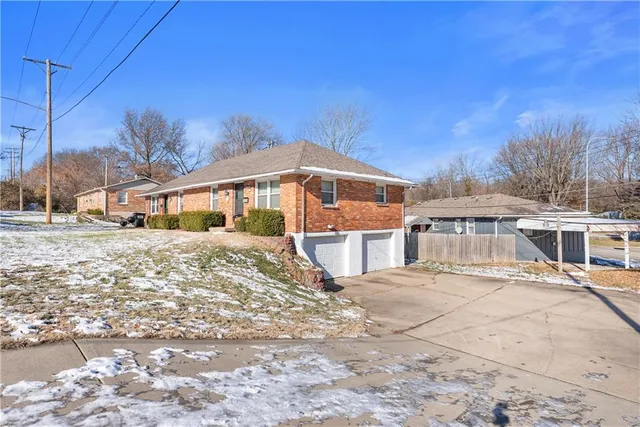 $345,000 | 13598 East 39th & 13600 Court, Independence, MO 64055