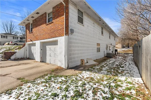$345,000 | 13598 East 39th & 13600 Court, Independence, MO 64055