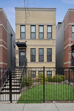 $799,000 | 3517 South Prairie Avenue, Chicago, IL 60653