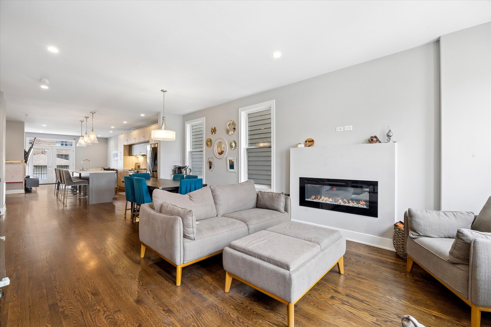 3517 South Prairie Avenue Chicago, IL 60653 - Photo 3 of 29