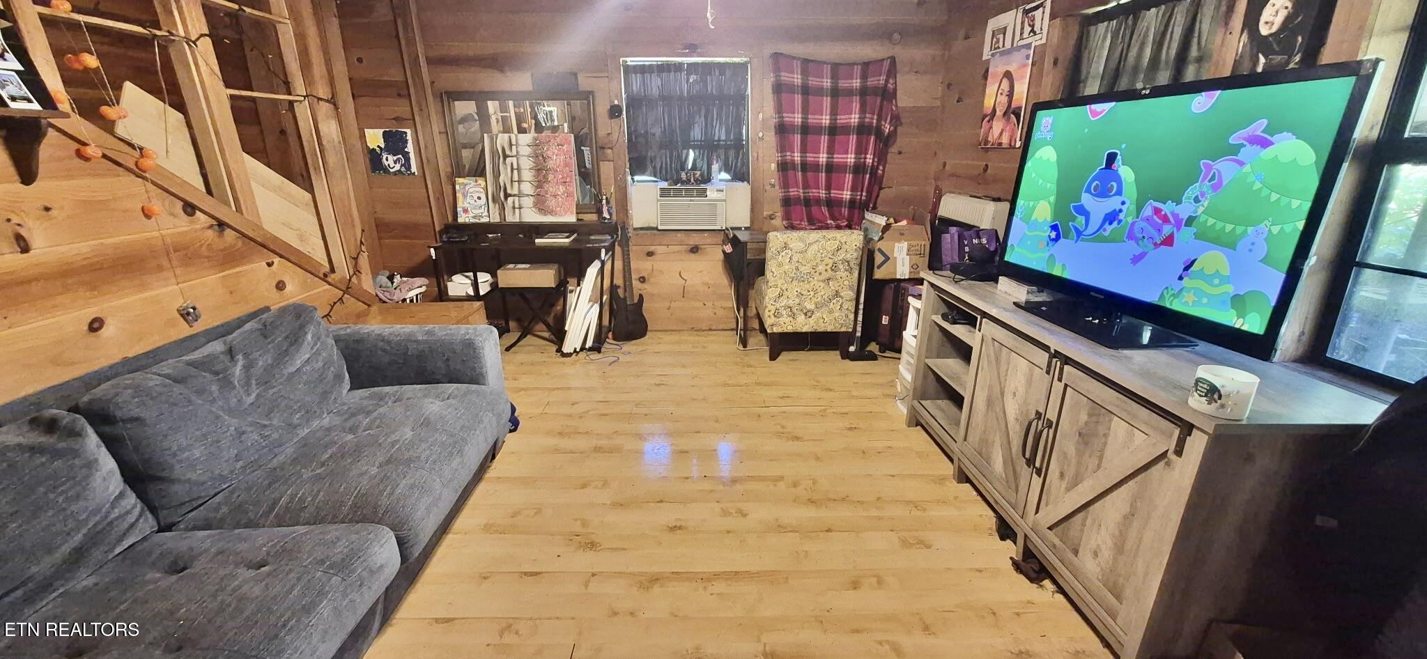194 Williams Branch Road Lancing, TN 37770 - Photo 5 of 12 LIVING ROOM
