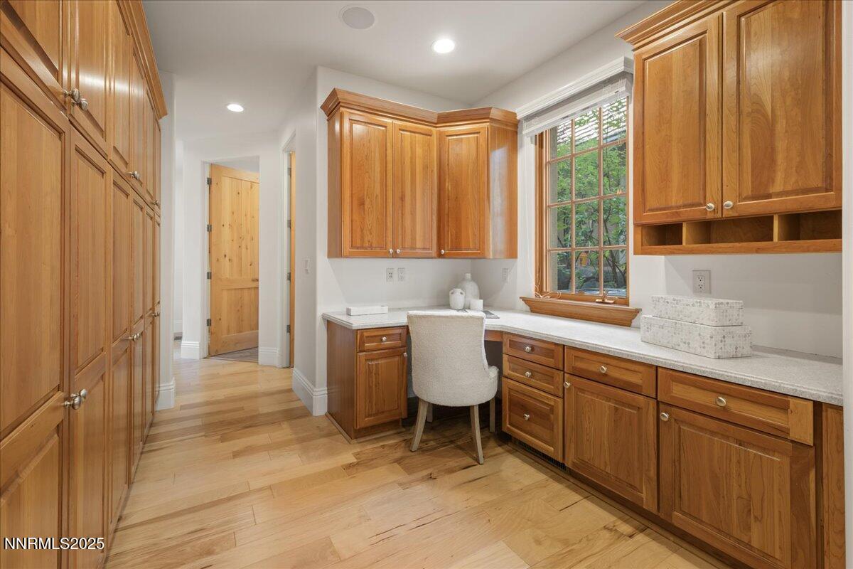 6410 Zermatt Court Reno, NV 89511 - Photo 17 of 52 a bathroom with a sink and a bathtub