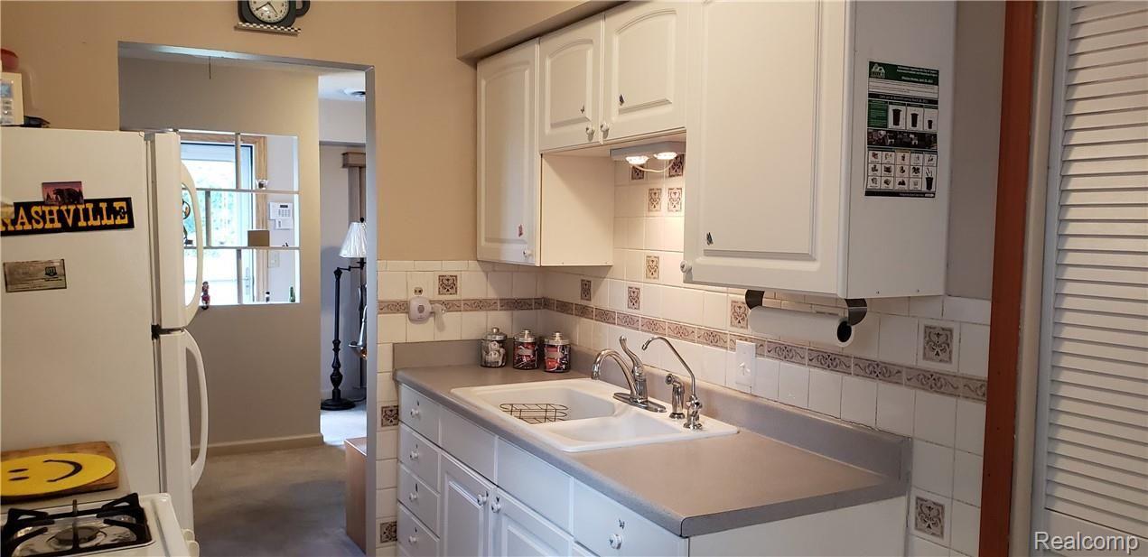 27019 Van Born Road Taylor, MI 48180 - Photo 8 of 22 20180915_163920.jpg