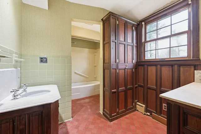 $339,000 | 171 Maple Street, East Longmeadow, MA 01028