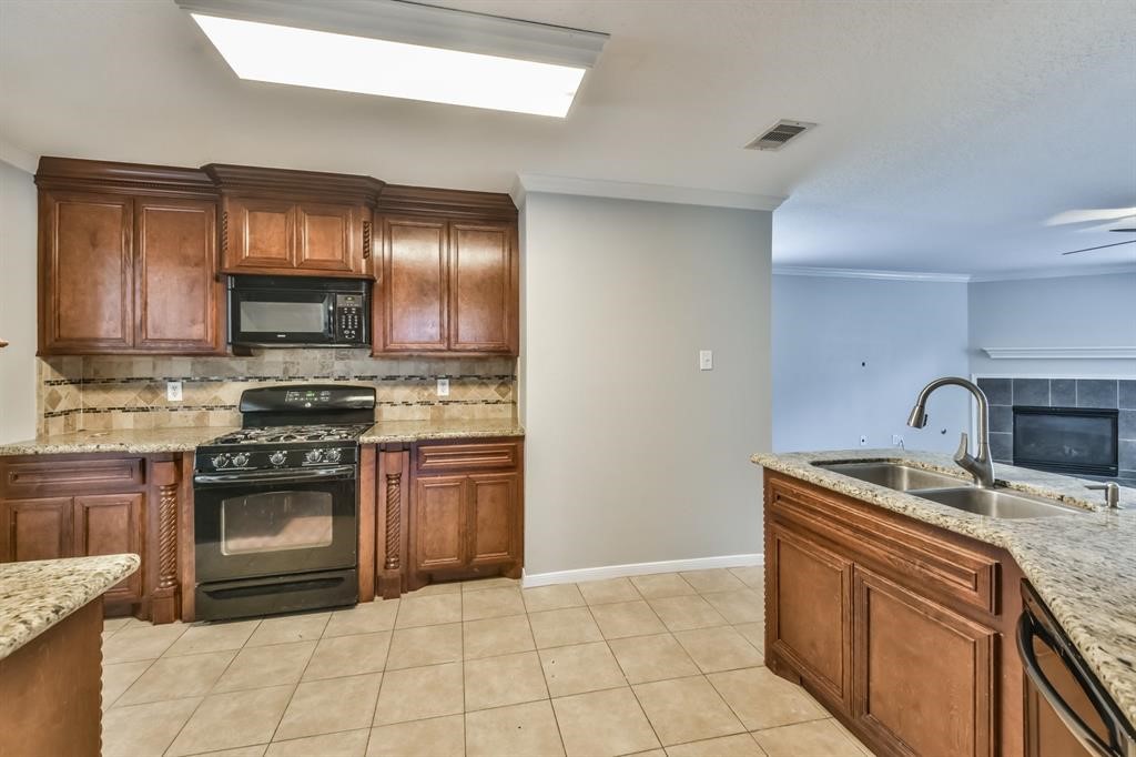 9845 Youpon Ridge Way Conroe, TX 77385 - Photo 6 of 28