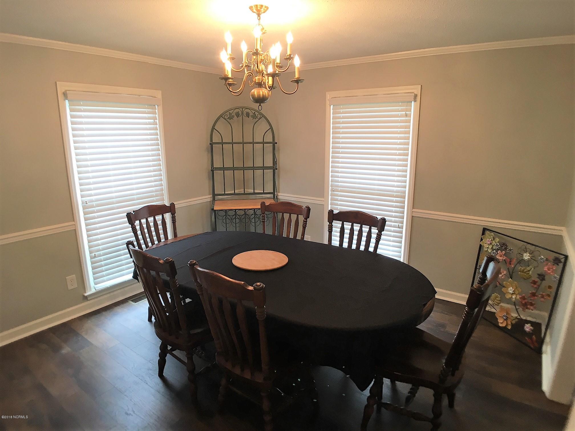 102 Marsh Road Washington, NC 27889 - Photo 5 of 22 IMG_1134