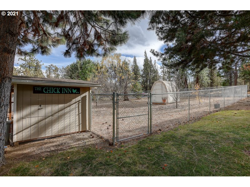 67367 Gist Road Bend, OR 97703 - Photo 20 of 32 a view of backyard with wooden fence