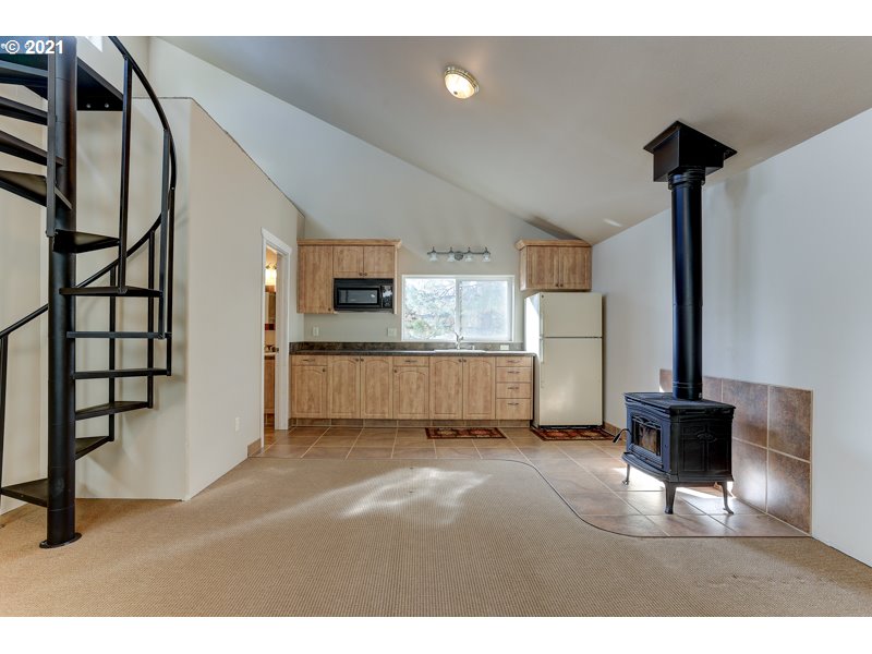 67367 Gist Road Bend, OR 97703 - Photo 23 of 32 a living room with furniture and a rug