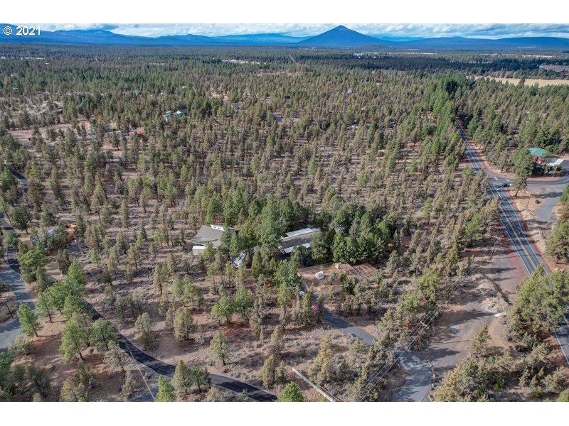 67367 Gist Road Bend, OR 97703 - Photo 30 of 32 a view of a yard