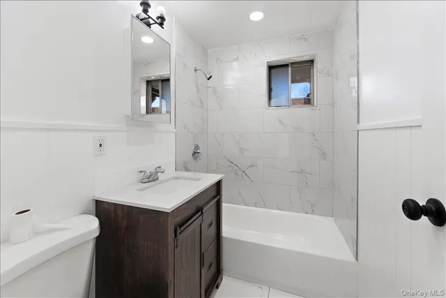 $929,999 | 3511 Mc Owen Avenue | Eastchester