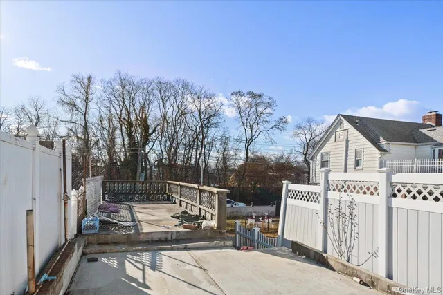 $929,999 | 3511 Mc Owen Avenue | Eastchester