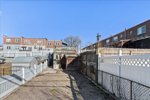 $929,999 | 3511 Mc Owen Avenue | Eastchester