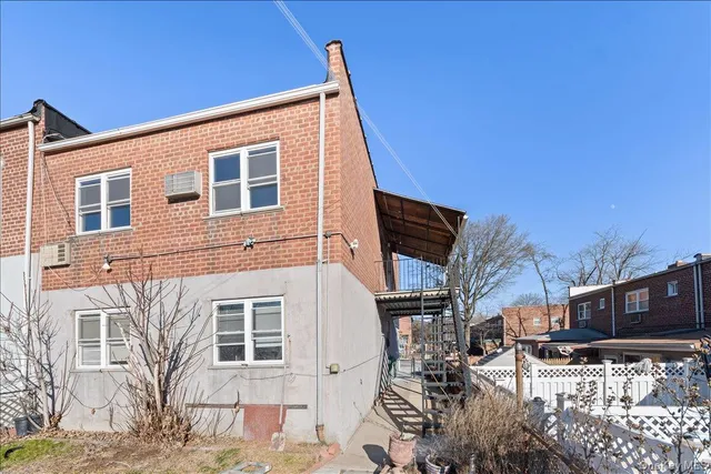 $929,999 | 3511 Mc Owen Avenue | Eastchester