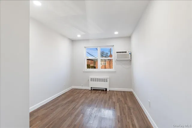 $929,999 | 3511 Mc Owen Avenue | Eastchester