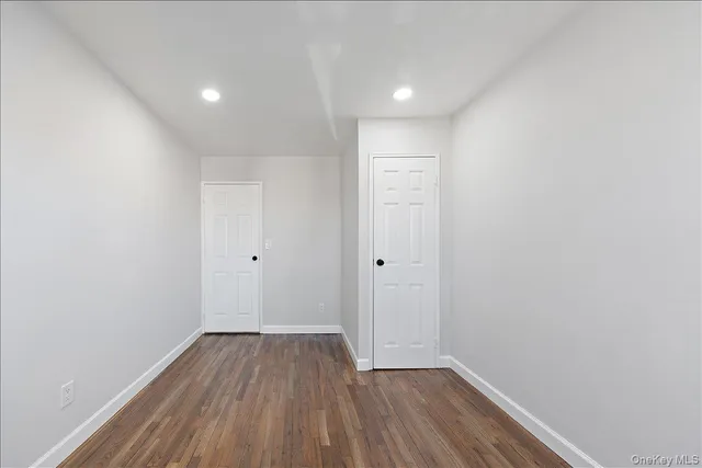 $929,999 | 3511 Mc Owen Avenue | Eastchester