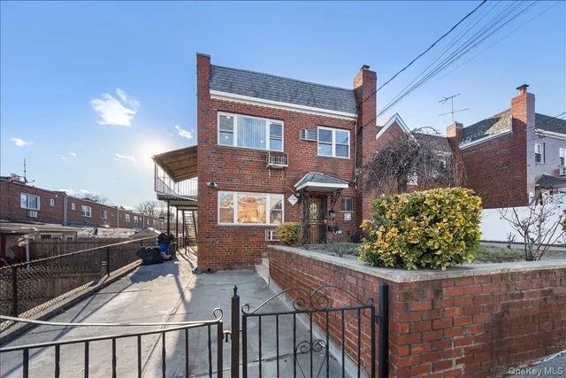 $929,999 | 3511 Mc Owen Avenue | Eastchester