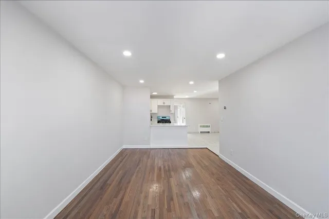 $929,999 | 3511 Mc Owen Avenue | Eastchester