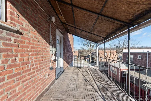 $929,999 | 3511 Mc Owen Avenue | Eastchester