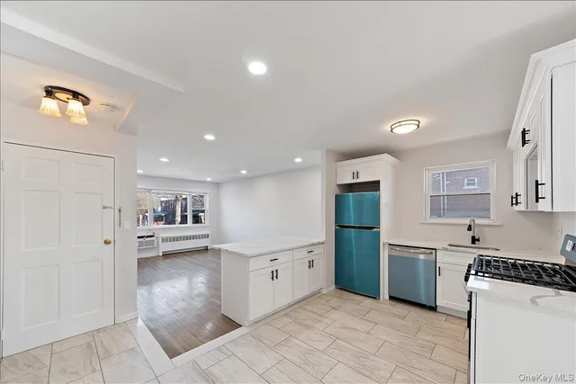 $929,999 | 3511 Mc Owen Avenue | Eastchester