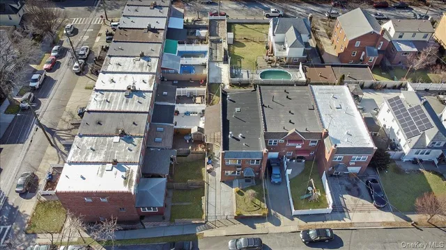 $929,999 | 3511 Mc Owen Avenue | Eastchester