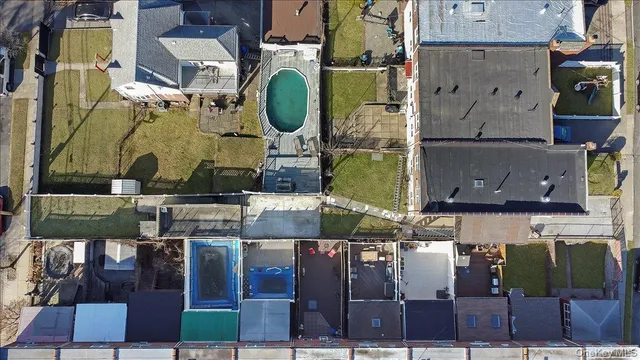 $929,999 | 3511 Mc Owen Avenue | Eastchester