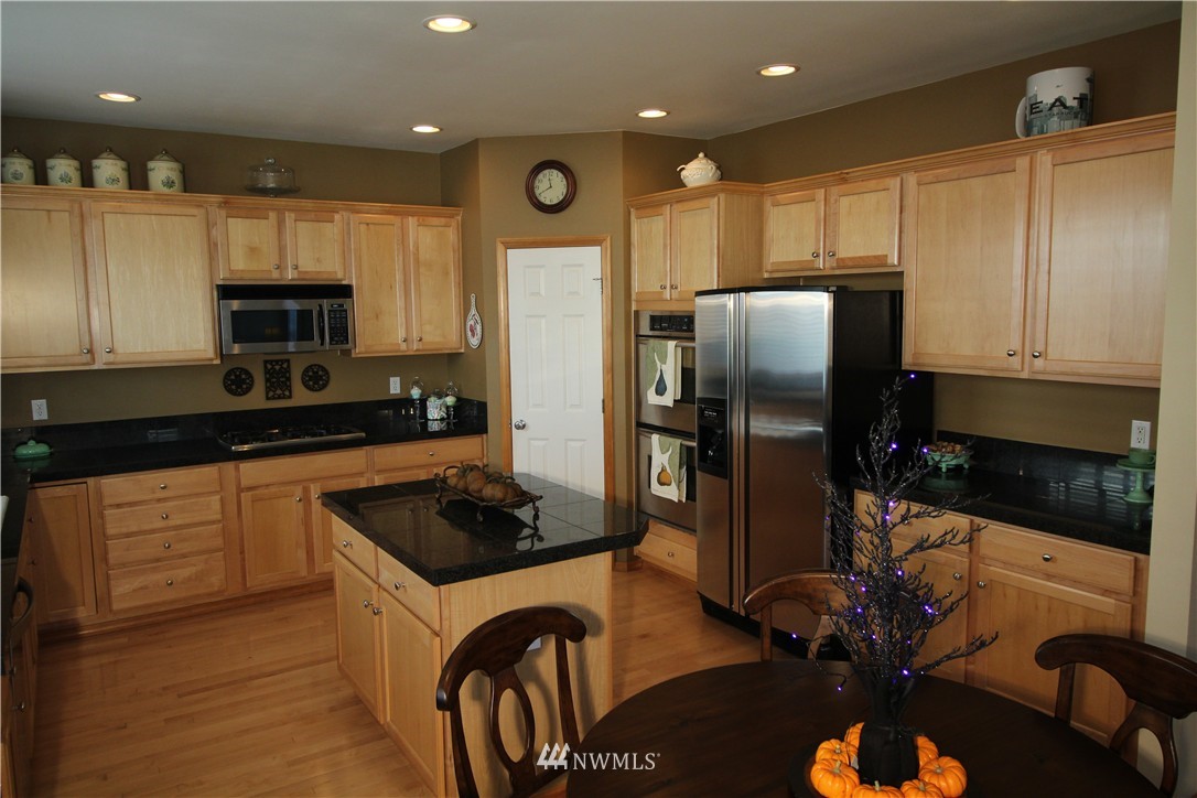20141 84th Place Northeast Bothell, WA 98011 - Photo 8 of 25 Gallery Image 8