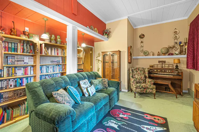 $540,000 | 3802 Bissell Road, Gifford, WA 99131