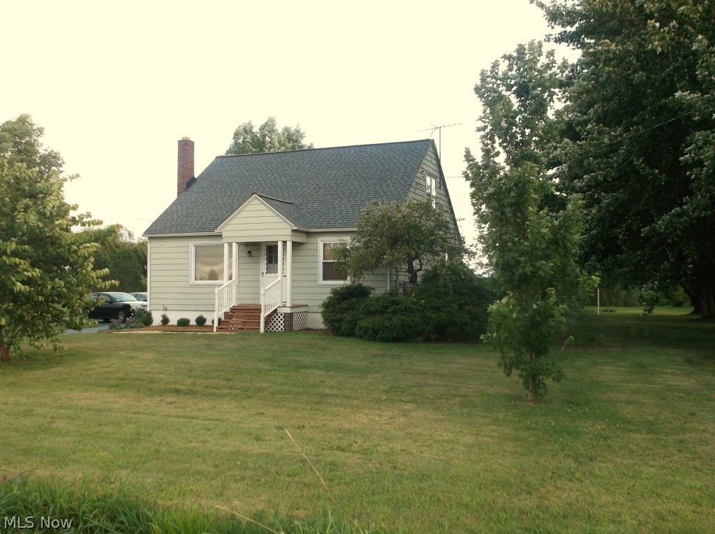 44175 Albrecht Road Elyria, OH 44035 - Photo 2 of 16 This adorable cape cod was originally built and resided by Melvin Schroeder of Schroeder Builders.