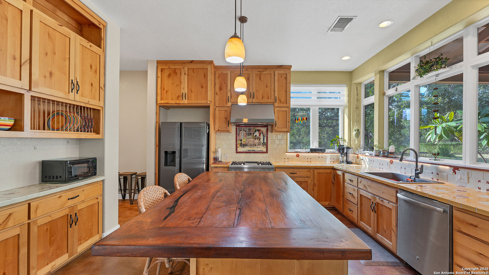 475 Jackson Road Kingsbury, TX 78638 - Photo 13 of 44 a large kitchen with kitchen island granite countertop a large window and stainless steel appliances