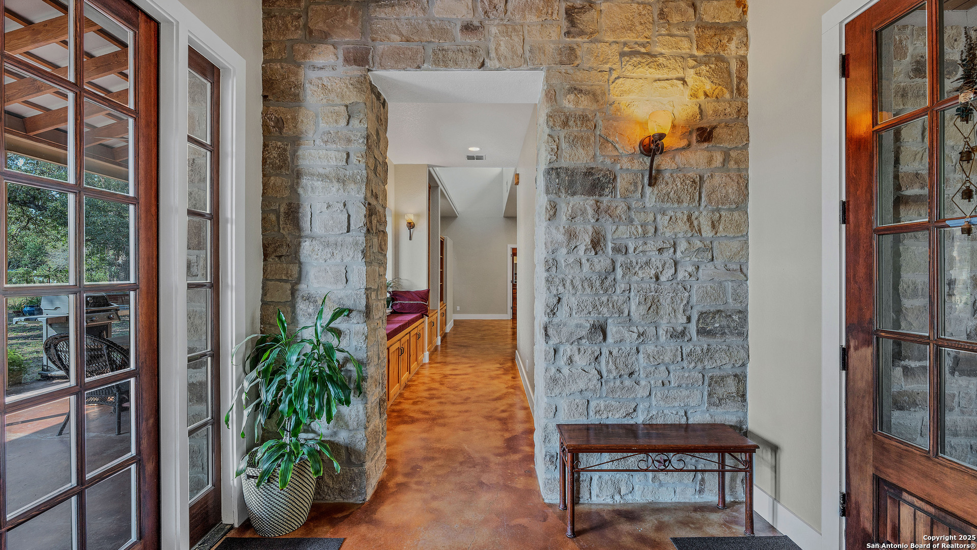 475 Jackson Road Kingsbury, TX 78638 - Photo 17 of 44 a view of a entryway