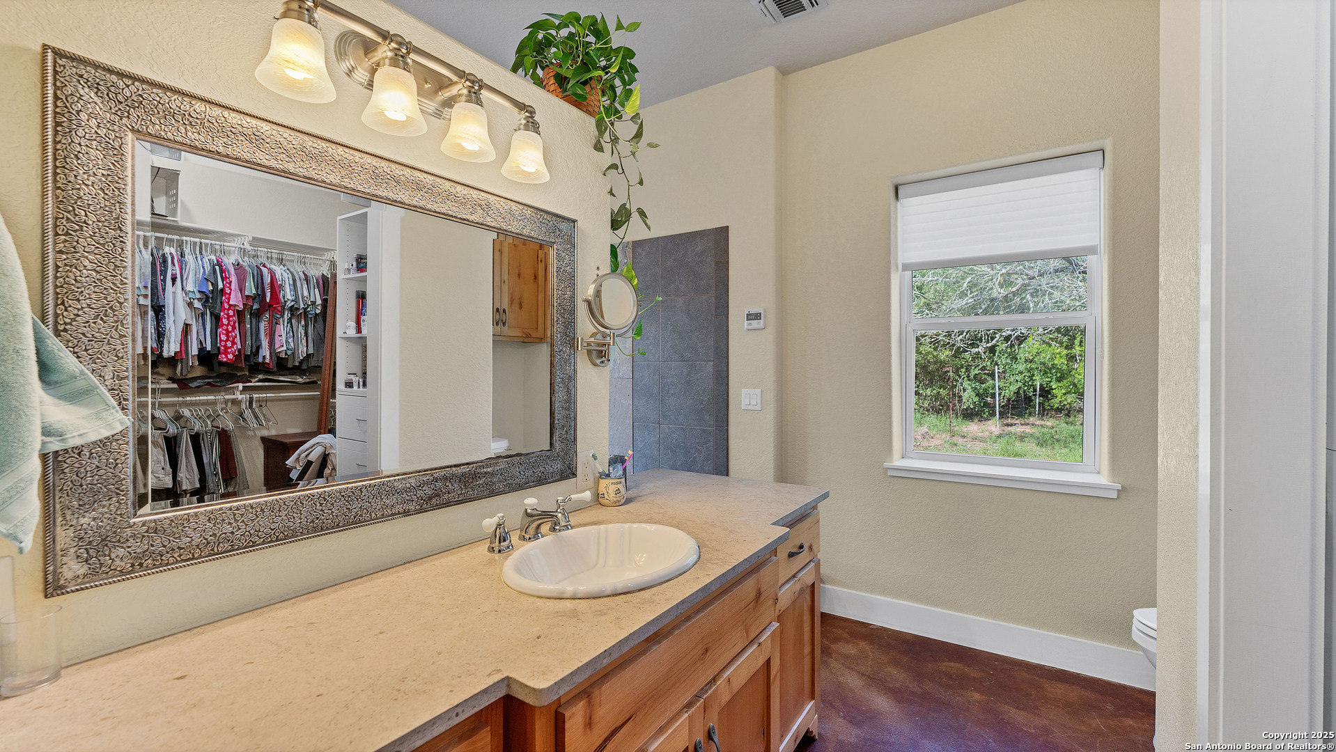 475 Jackson Road Kingsbury, TX 78638 - Photo 25 of 44 a bathroom with a sink and a mirror