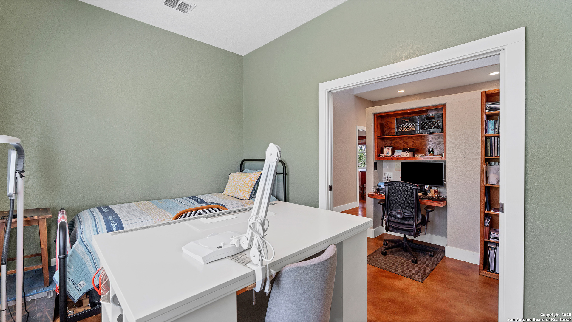 475 Jackson Road Kingsbury, TX 78638 - Photo 32 of 44 a view of a workspace with furniture