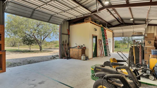 $780,000 | 475 Jackson Road, Kingsbury, TX 78638