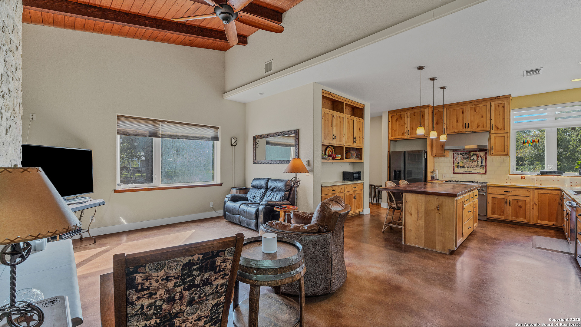 475 Jackson Road Kingsbury, TX 78638 - Photo 10 of 44 a living room with furniture and a flat screen tv