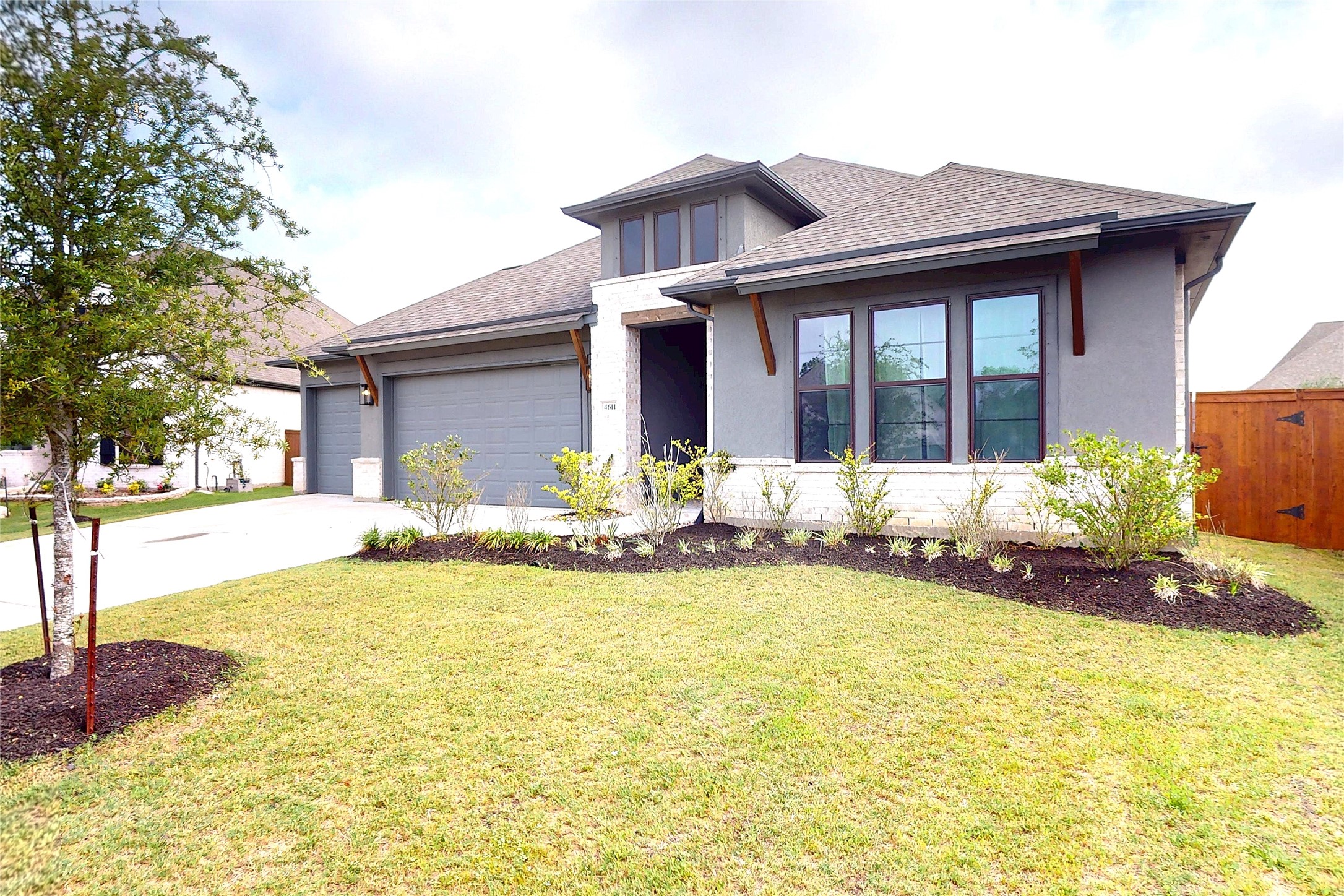 4611 Columbus Drive Manvel, TX 77583 - Photo 1 of 10 a view of a house with swimming pool