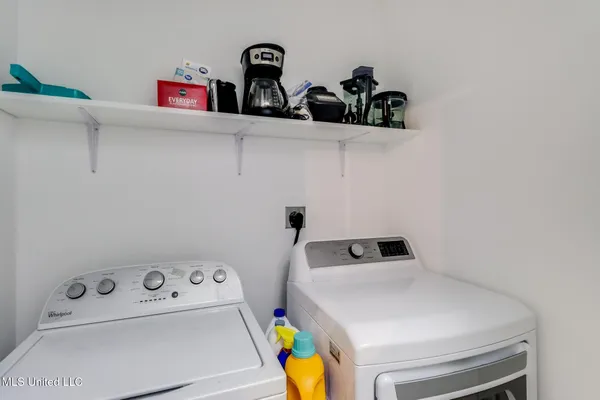$2,850 | 419 East 2nd Street, Long Beach, MS 39560