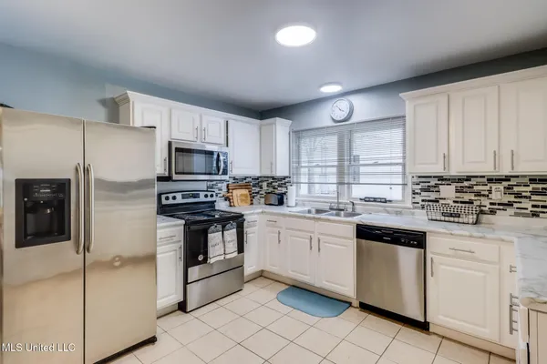 $2,850 | 419 East 2nd Street, Long Beach, MS 39560
