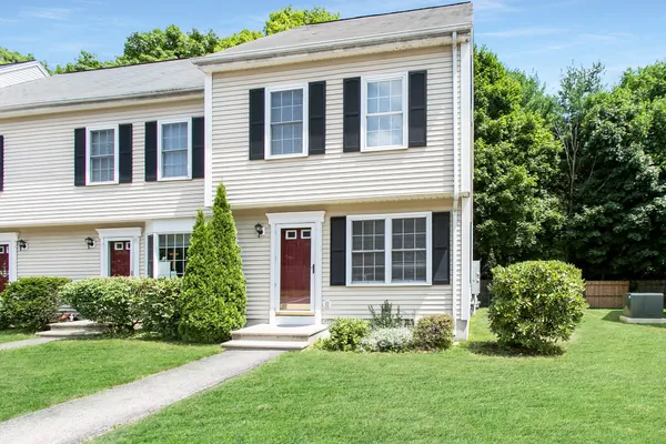 $2,550 | 292 Chestnut Street, Unit 4, North Attleboro, MA 02760