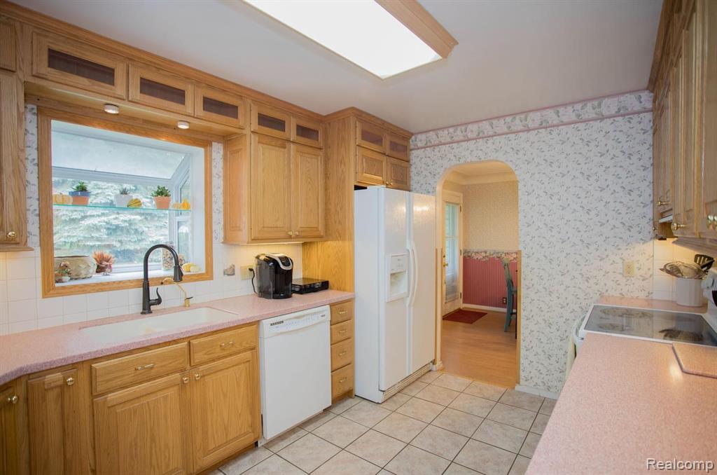 517 Riverside Drive Linden, MI 48451 - Photo 9 of 34