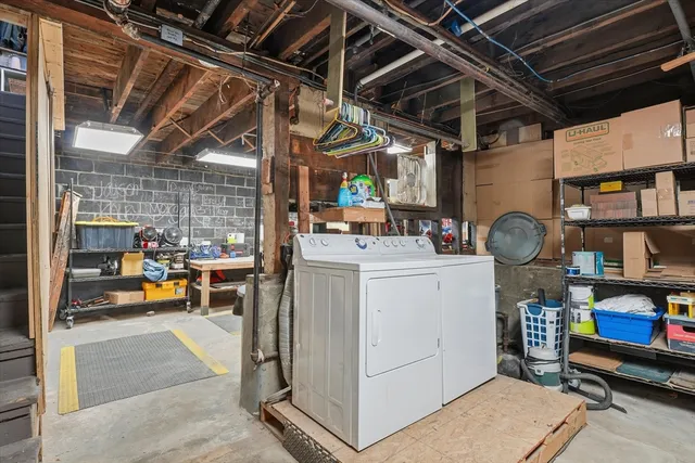 a view of walk in closet