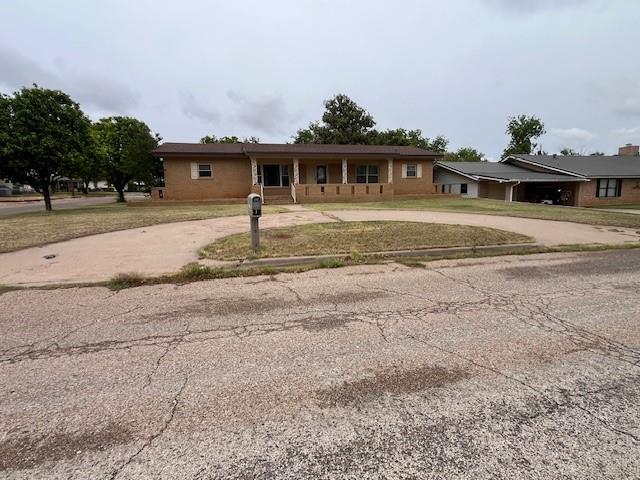 901 East Burnside Street Rotan, TX 79546 - Photo 4 of 37