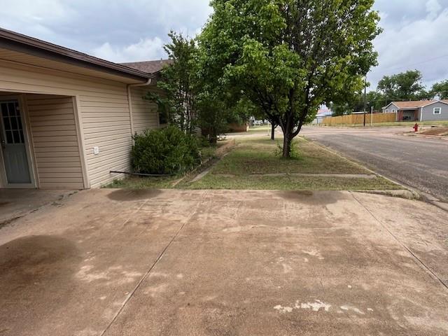 901 East Burnside Street Rotan, TX 79546 - Photo 9 of 37